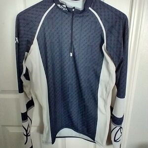 Bora men's cycling 1/2 zip pull over. Size L